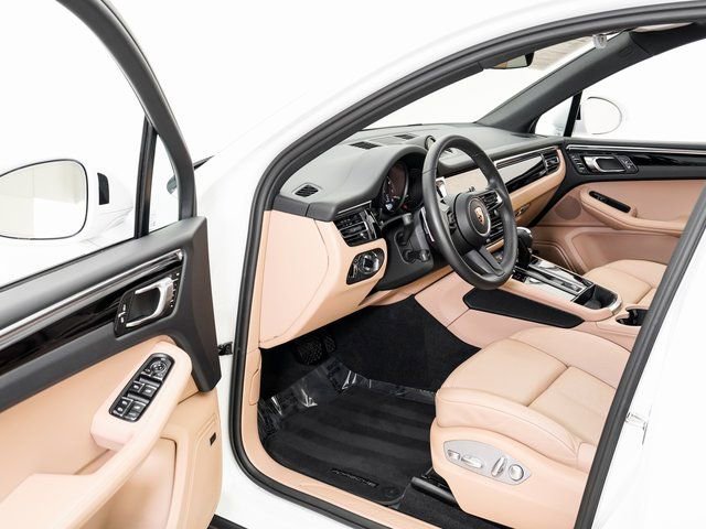 Certified 2025 Porsche Macan image 7