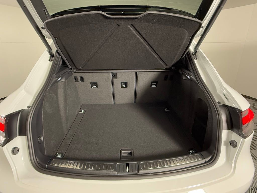 New 2026 Porsche Macan image 17