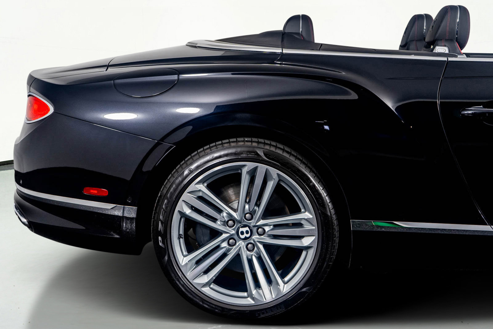 Used 2023 Bentley Continental GT V8 image 16