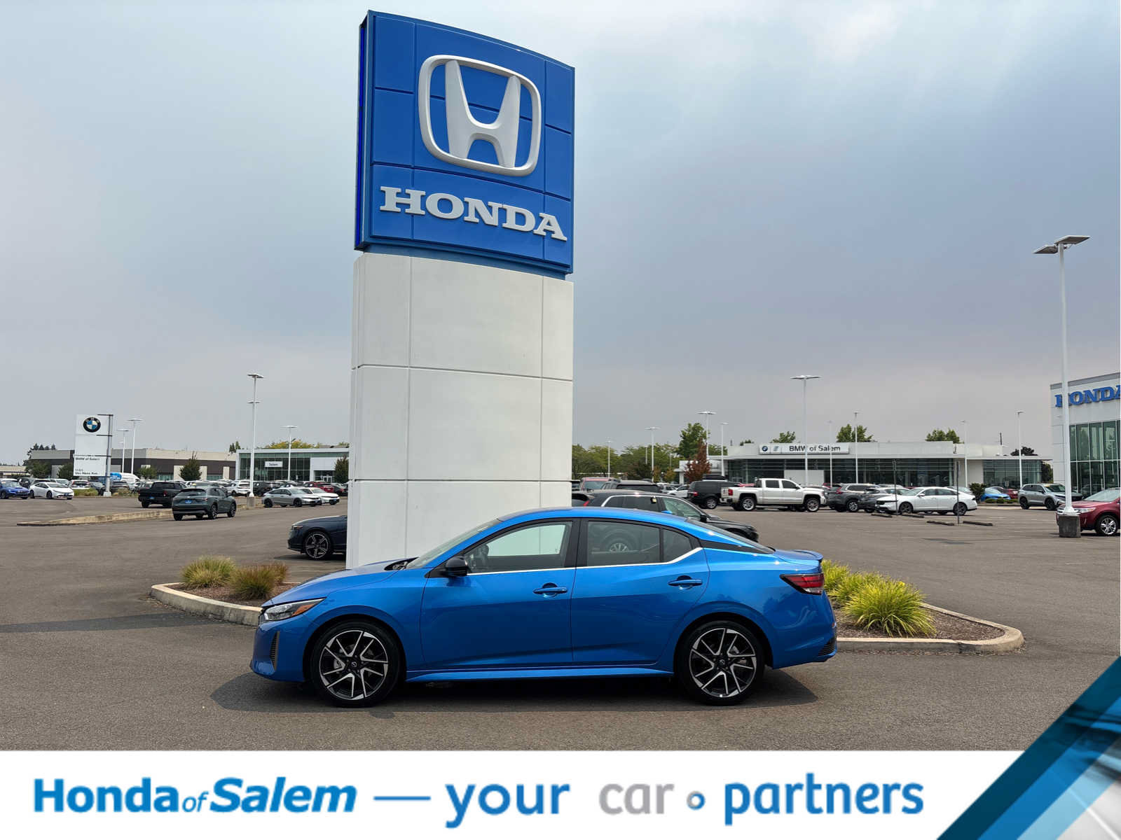 Used 2025 Nissan Sentra SR FWD image 3