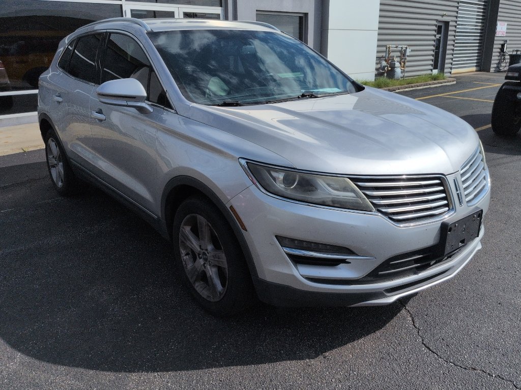 Used 2017 Lincoln MKC Select w/ Select Plus Package AWD/4WD image 2