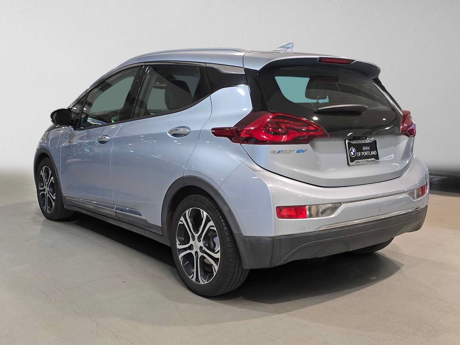 Used 2017 Chevrolet Bolt Premier w/ Driver Confidence II Package FWD image 5