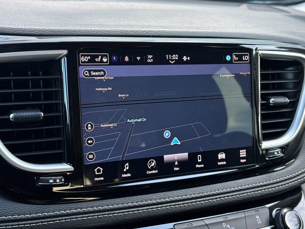 Used 2024 Chrysler Pacifica Select image 18