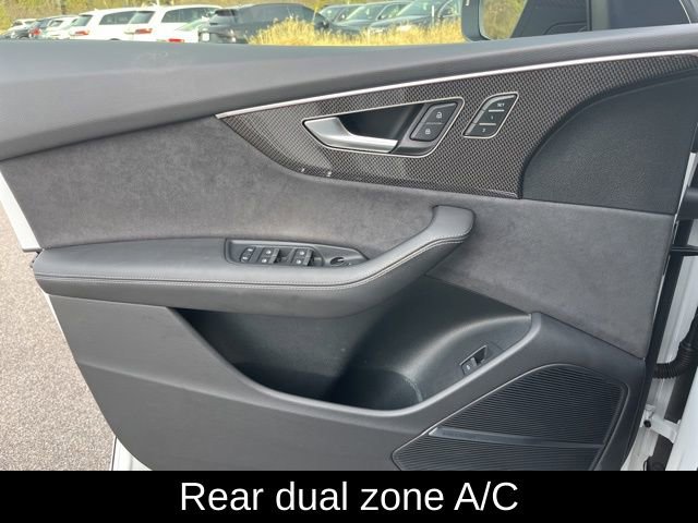 Used 2023 Audi SQ8 Prestige image 11