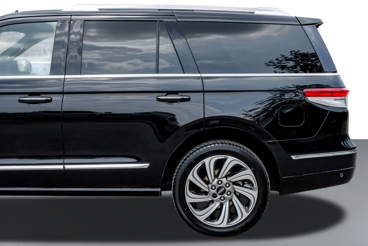 Used 2024 Lincoln Navigator Reserve AWD/4WD image 11