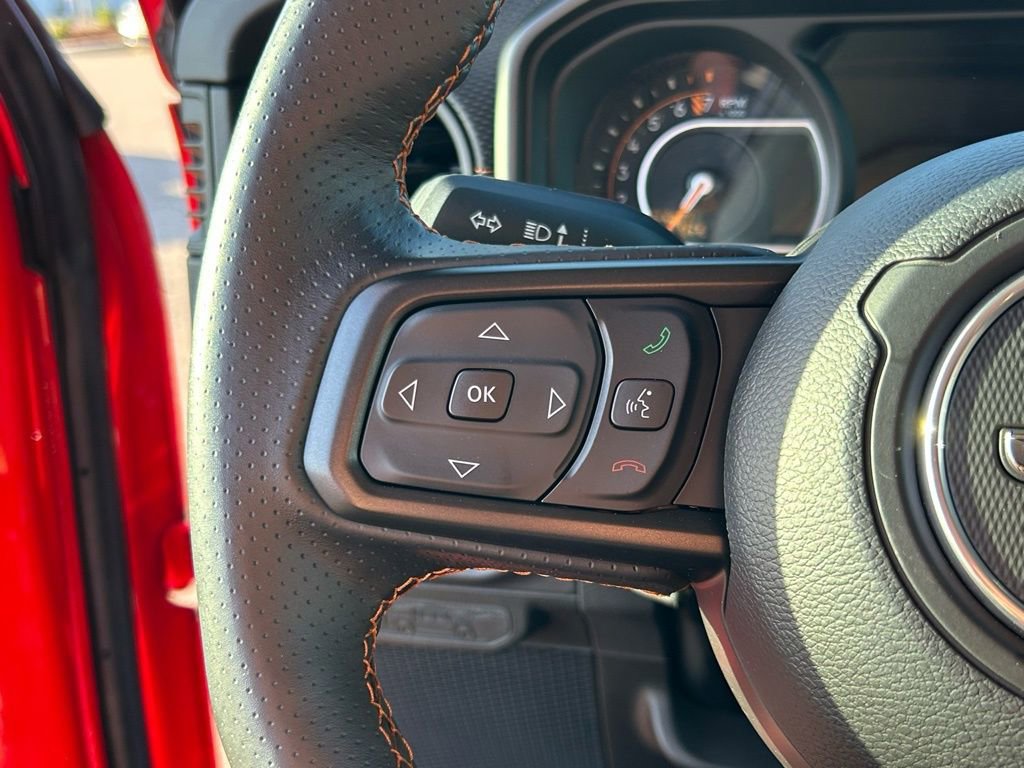 Used 2025 Jeep Gladiator Mojave w/ Convenience Group image 25