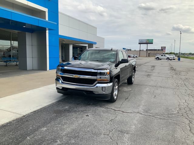 Used 2018 Chevrolet Silverado 1500 LT w/ All Star Edition AWD/4WD image 2