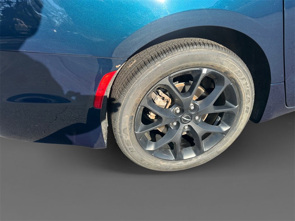 Certified 2025 Chrysler Pacifica Limited image 10