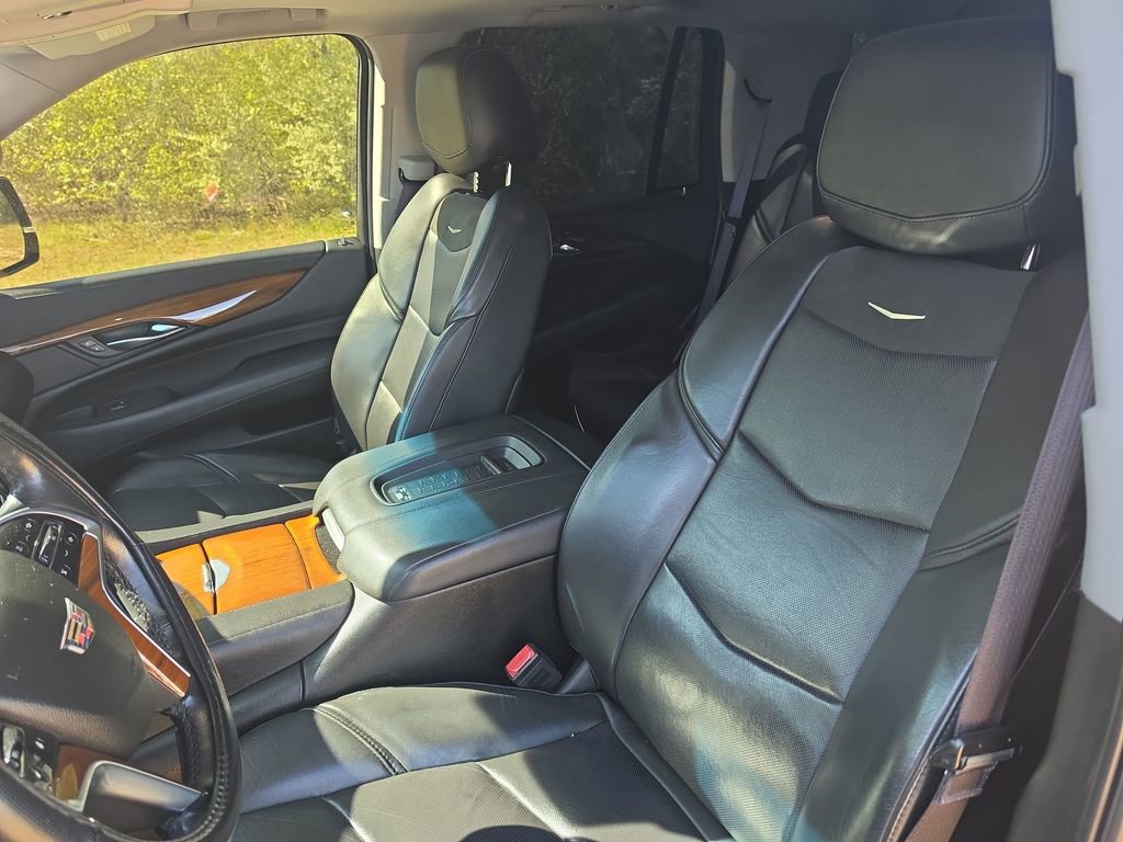 Used 2017 Cadillac Escalade Luxury image 4