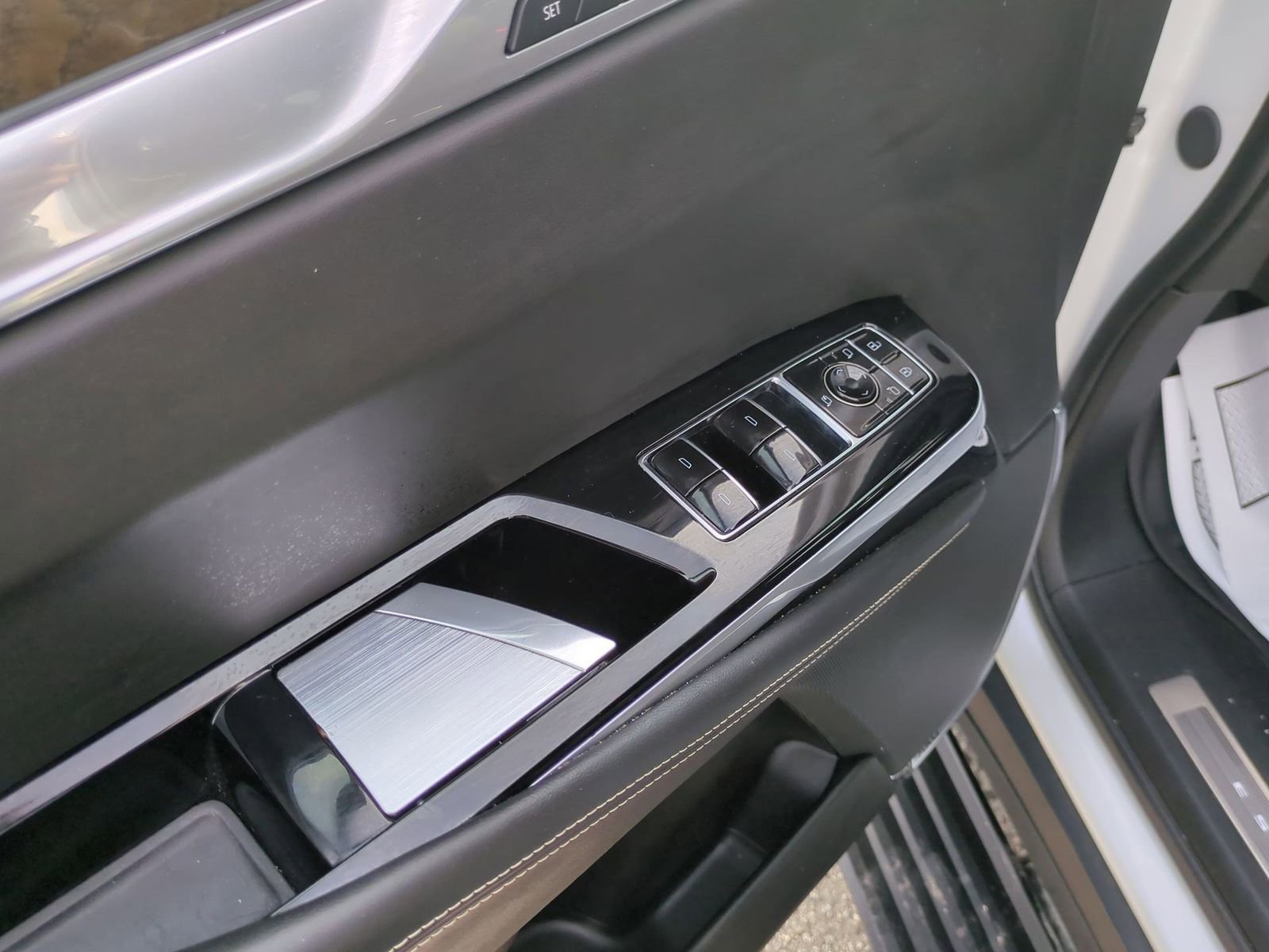 Certified 2025 Cadillac Escalade ESV Sport Platinum image 24