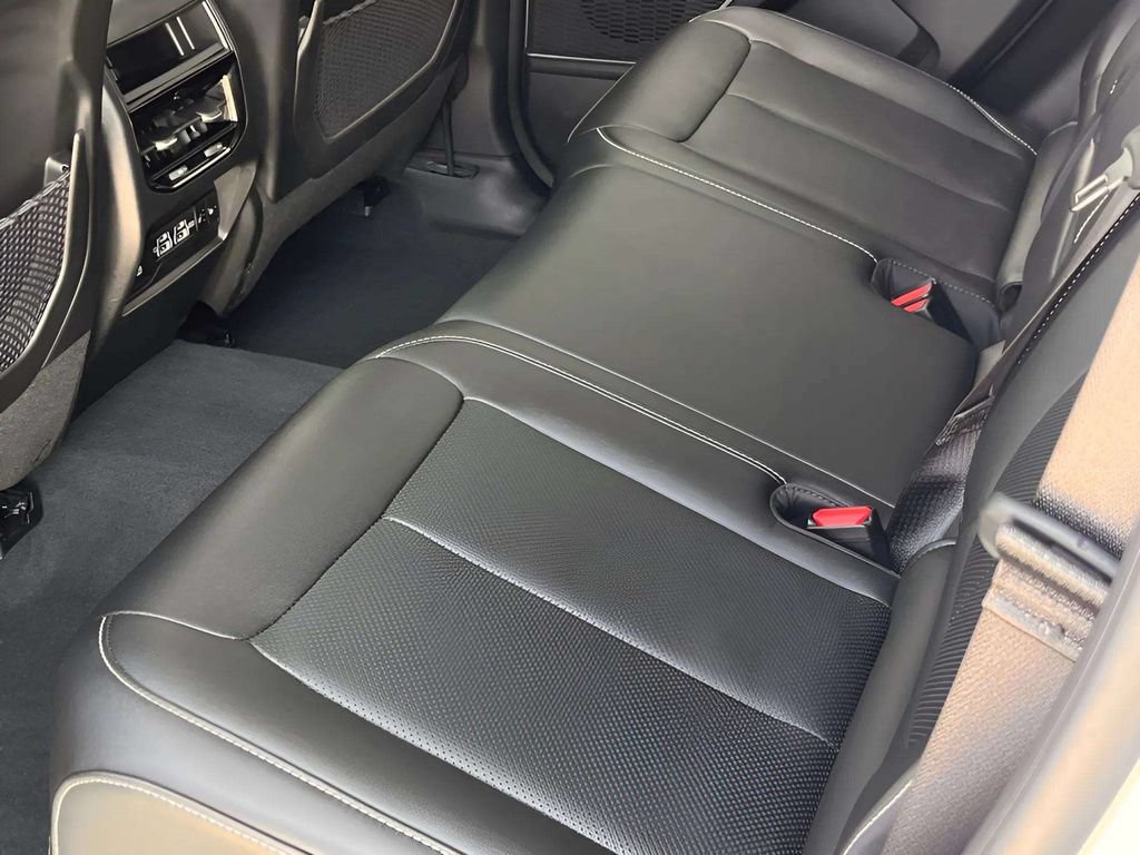 Used 2022 Jeep Grand Cherokee Limited 4xe w/ Luxury Tech Group II AWD/4WD image 13