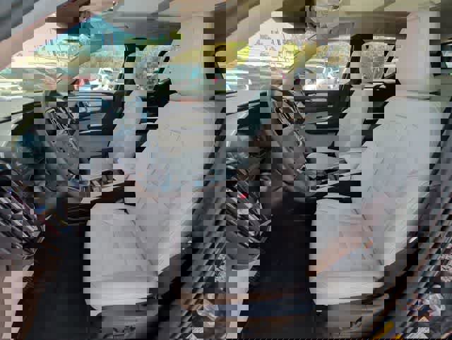 Used 2021 Volvo XC40 T5 Momentum w/ Protection Package Premier image 14