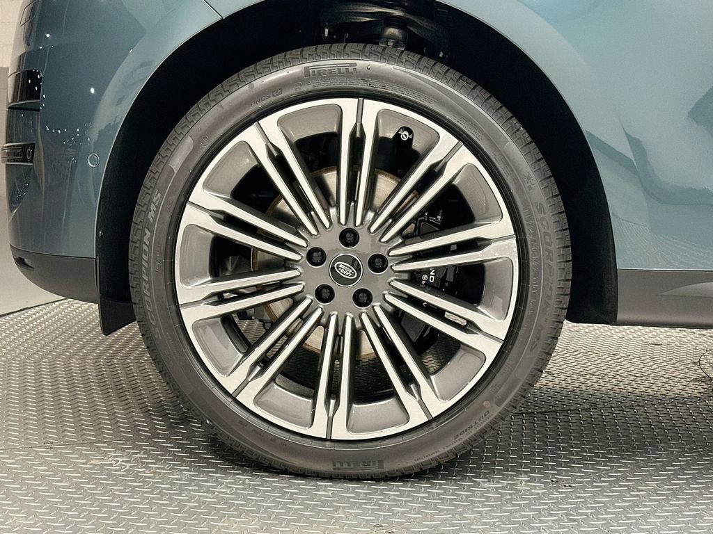 New 2025 Land Rover Range Rover Sport SE image 4