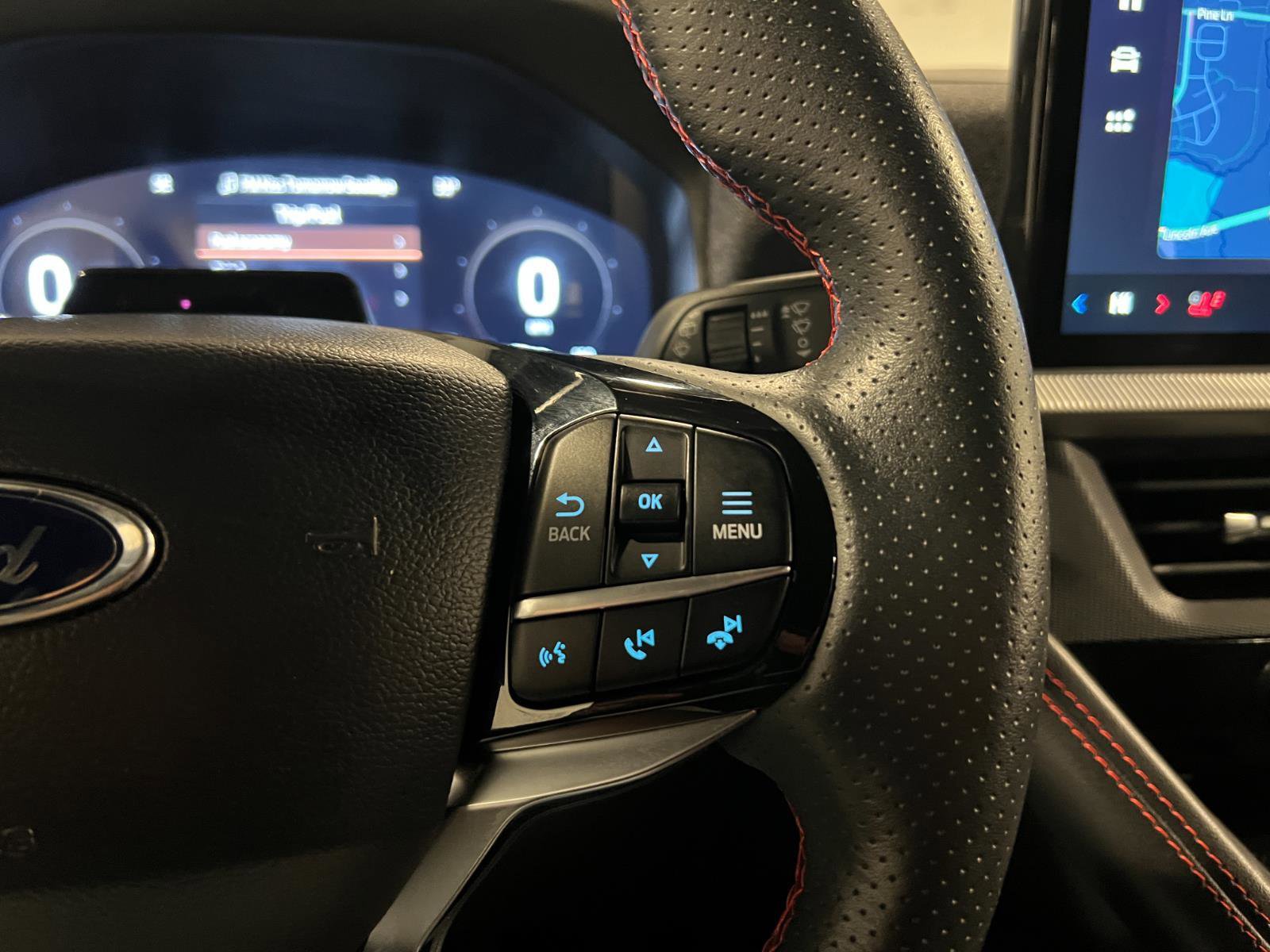 Used 2025 Ford Explorer ST-Line w/ ST-Line Street Pack image 14