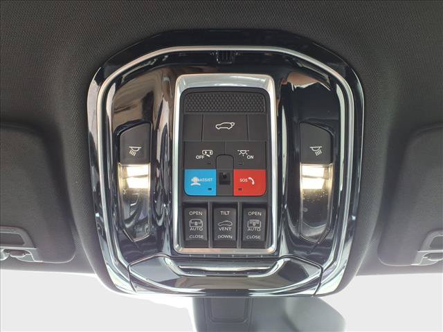 Used 2022 Jeep Grand Cherokee L Overland w/ Luxury Tech Group IV AWD/4WD image 34