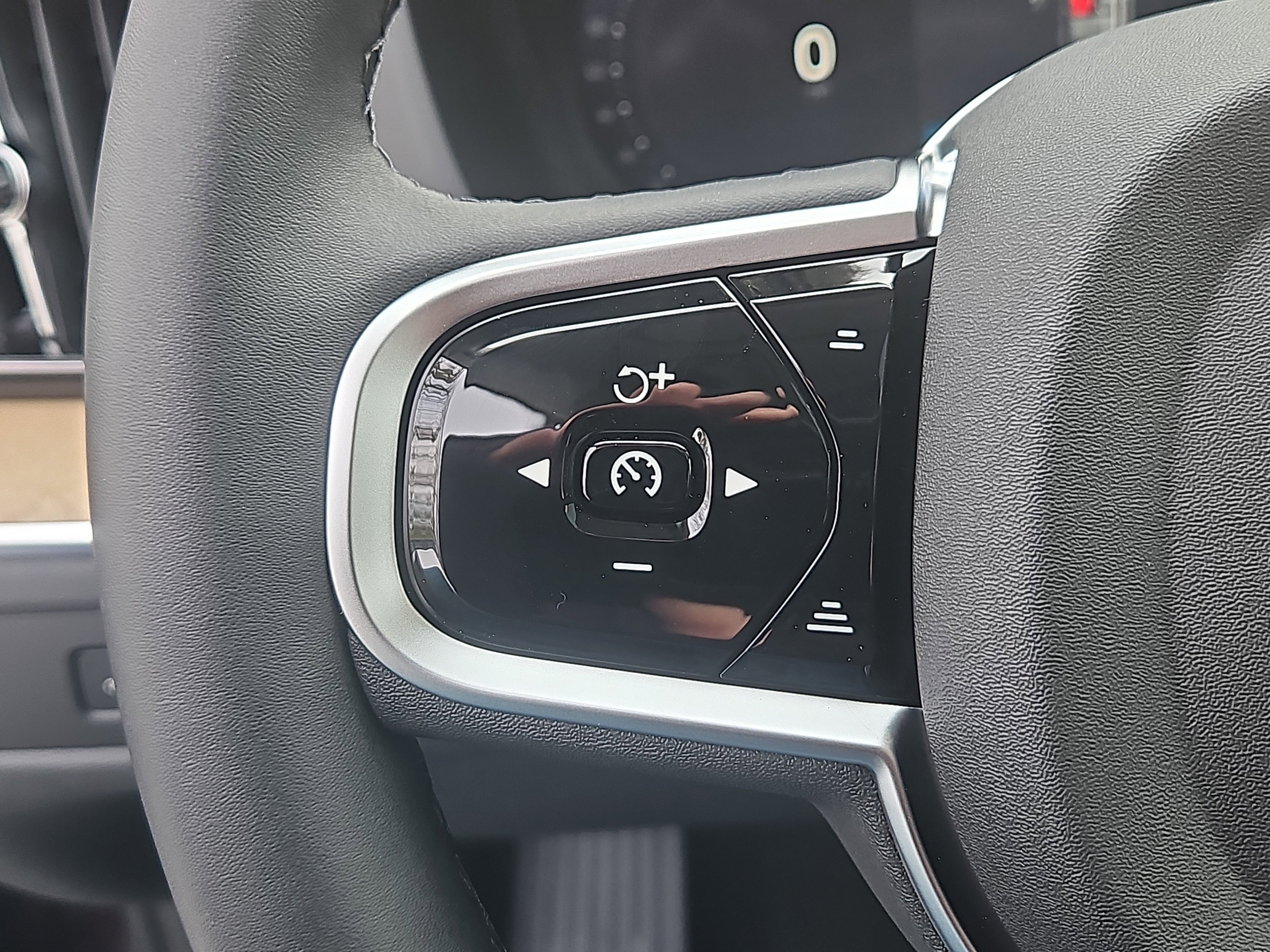 New 2026 Volvo XC60 B5 Plus w/ Protection Package Premier AWD/4WD image 16