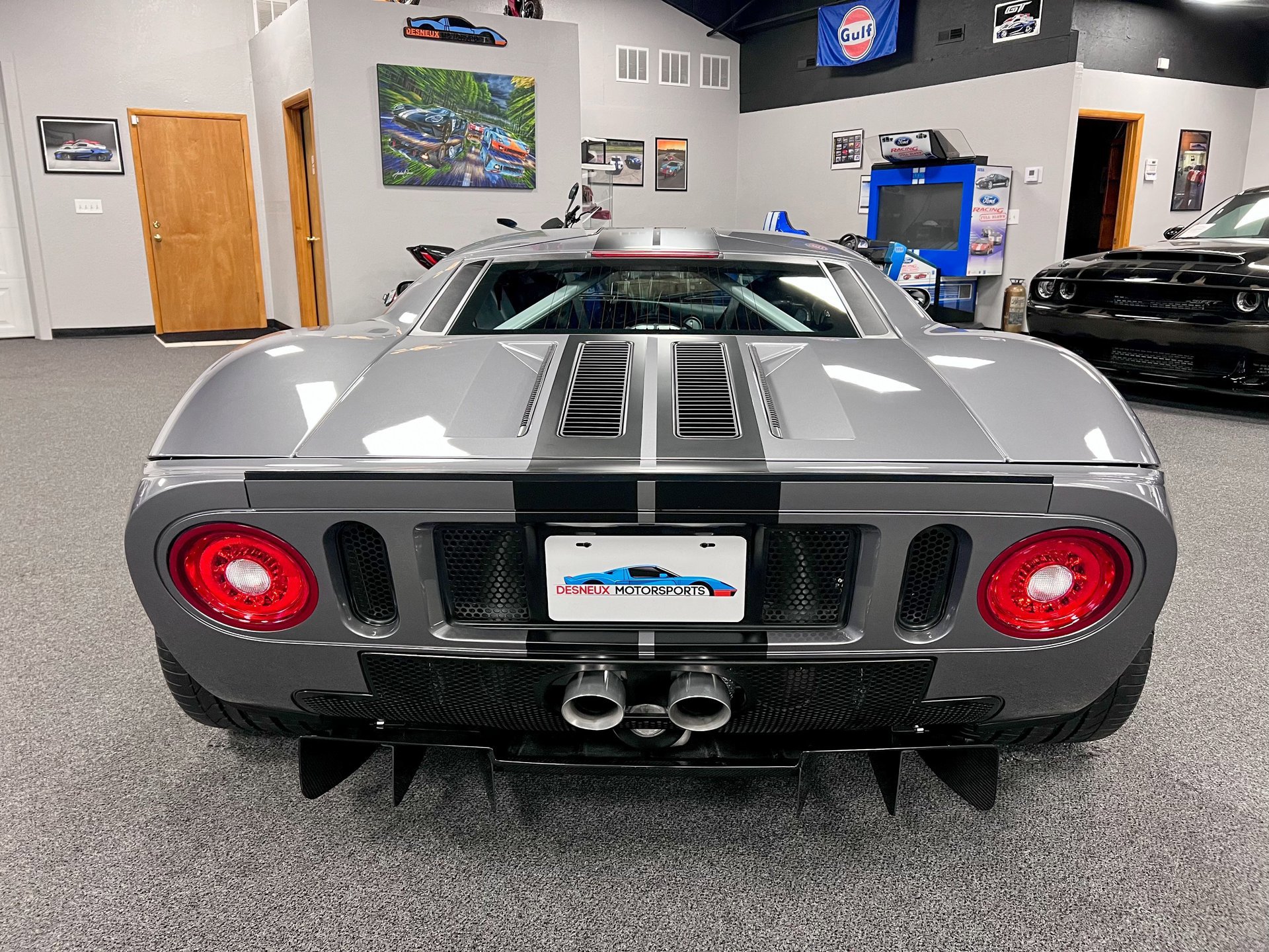 Used 2006 Ford GT RWD image 4