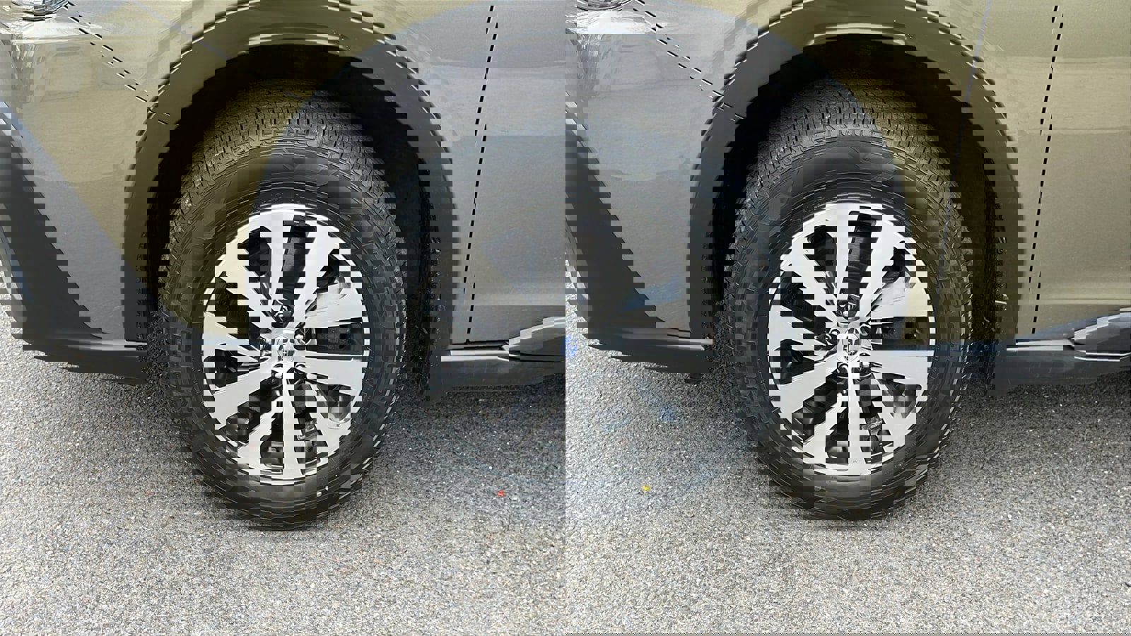 Used 2020 Subaru Outback Premium image 9