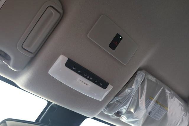 New 2025 Nissan Versa SR w/ Trunk Package image 16