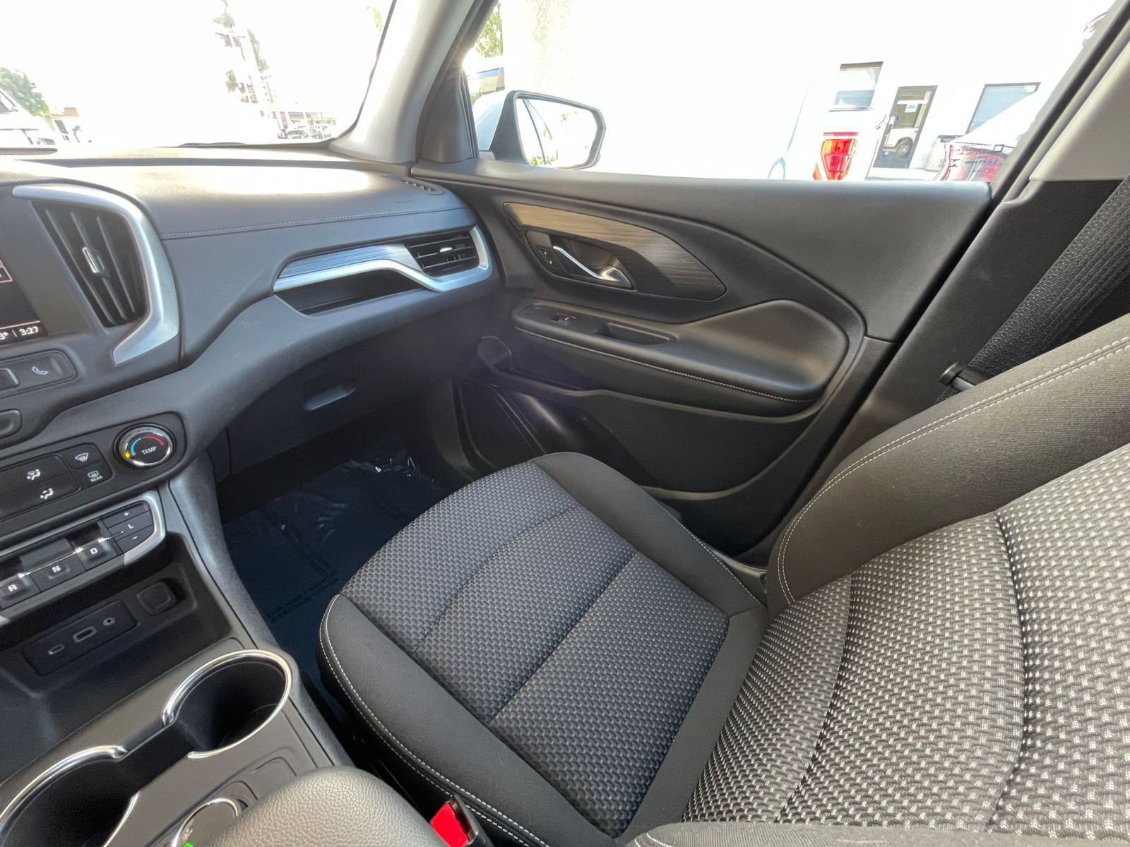 Used 2024 GMC Terrain SLE image 35