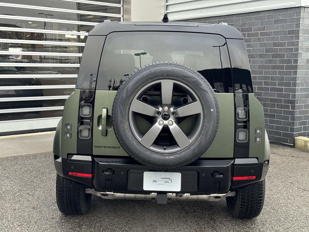 New 2026 Land Rover Defender 110 X-Dynamic SE image 5