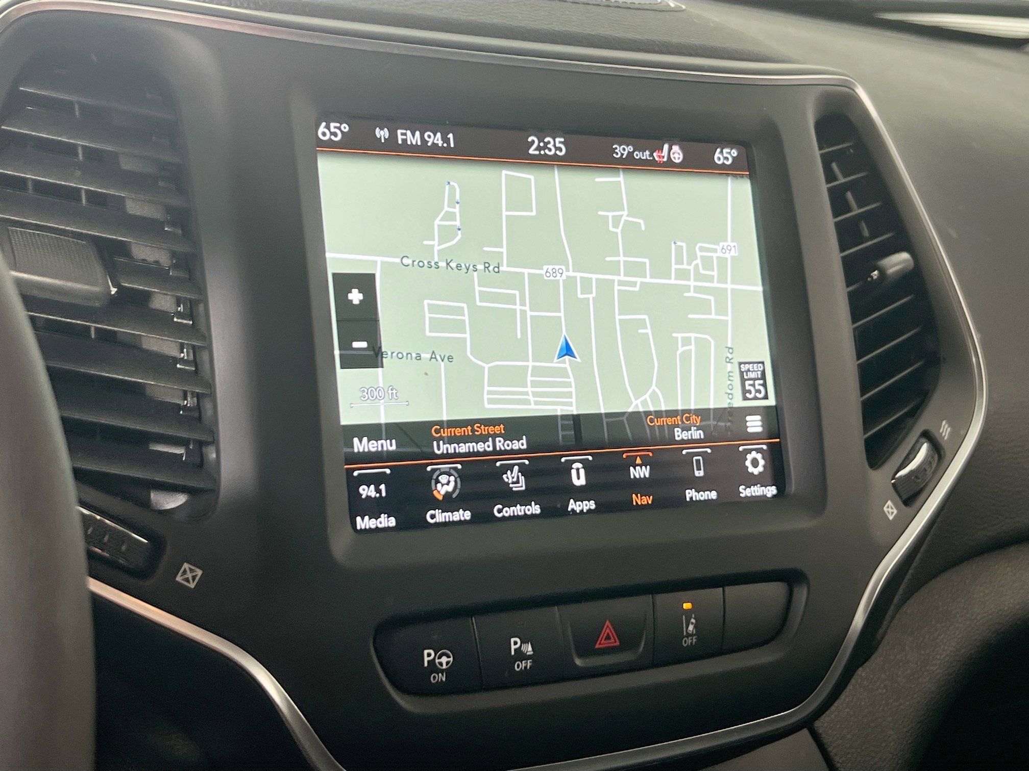 Used 2023 Jeep Cherokee Altitude Lux image 13