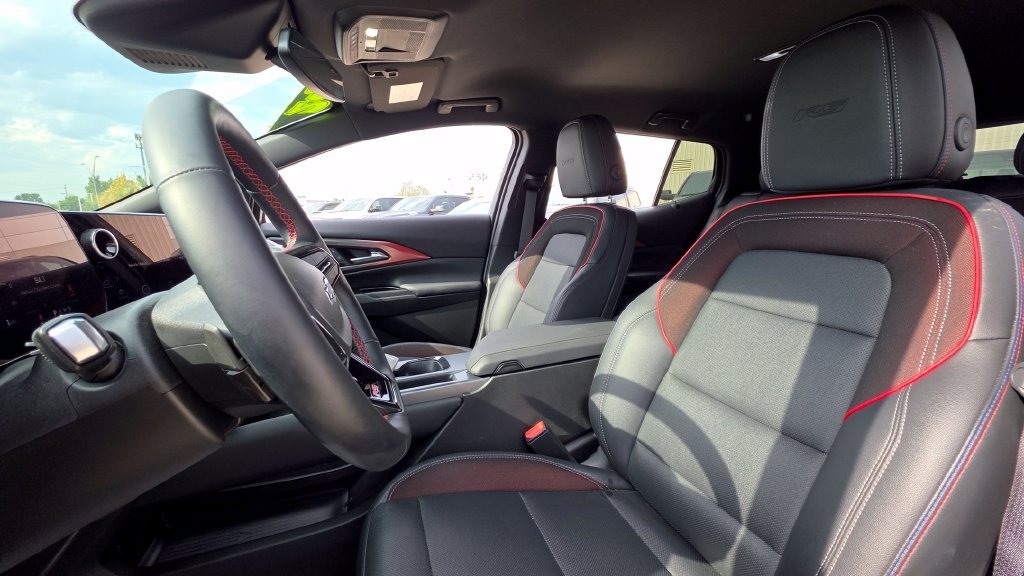 Used 2024 Chevrolet Equinox EV RS FWD image 21