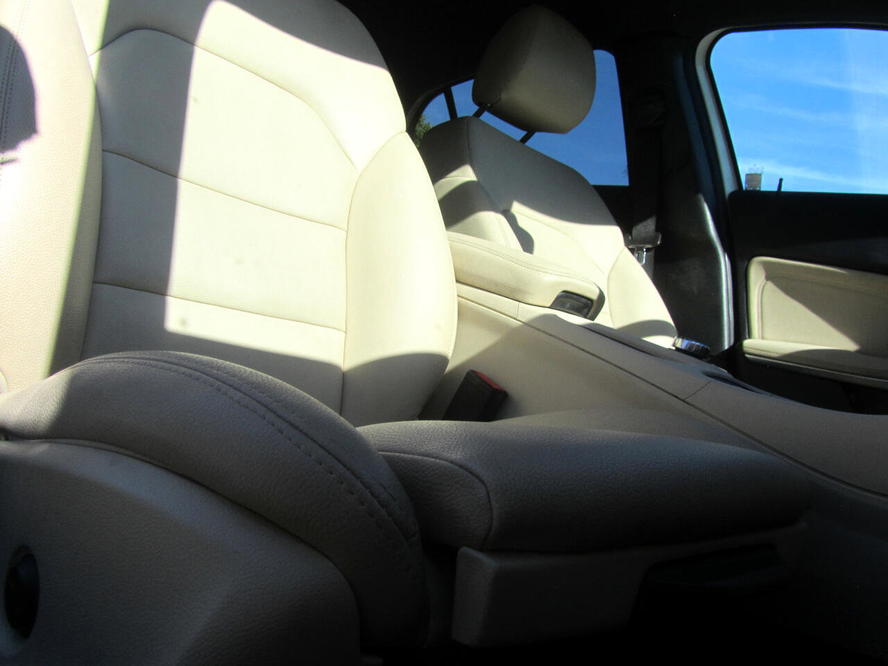 Used 2017 Mercedes-Benz GLA 250 4MATIC w/ Premium Package image 22