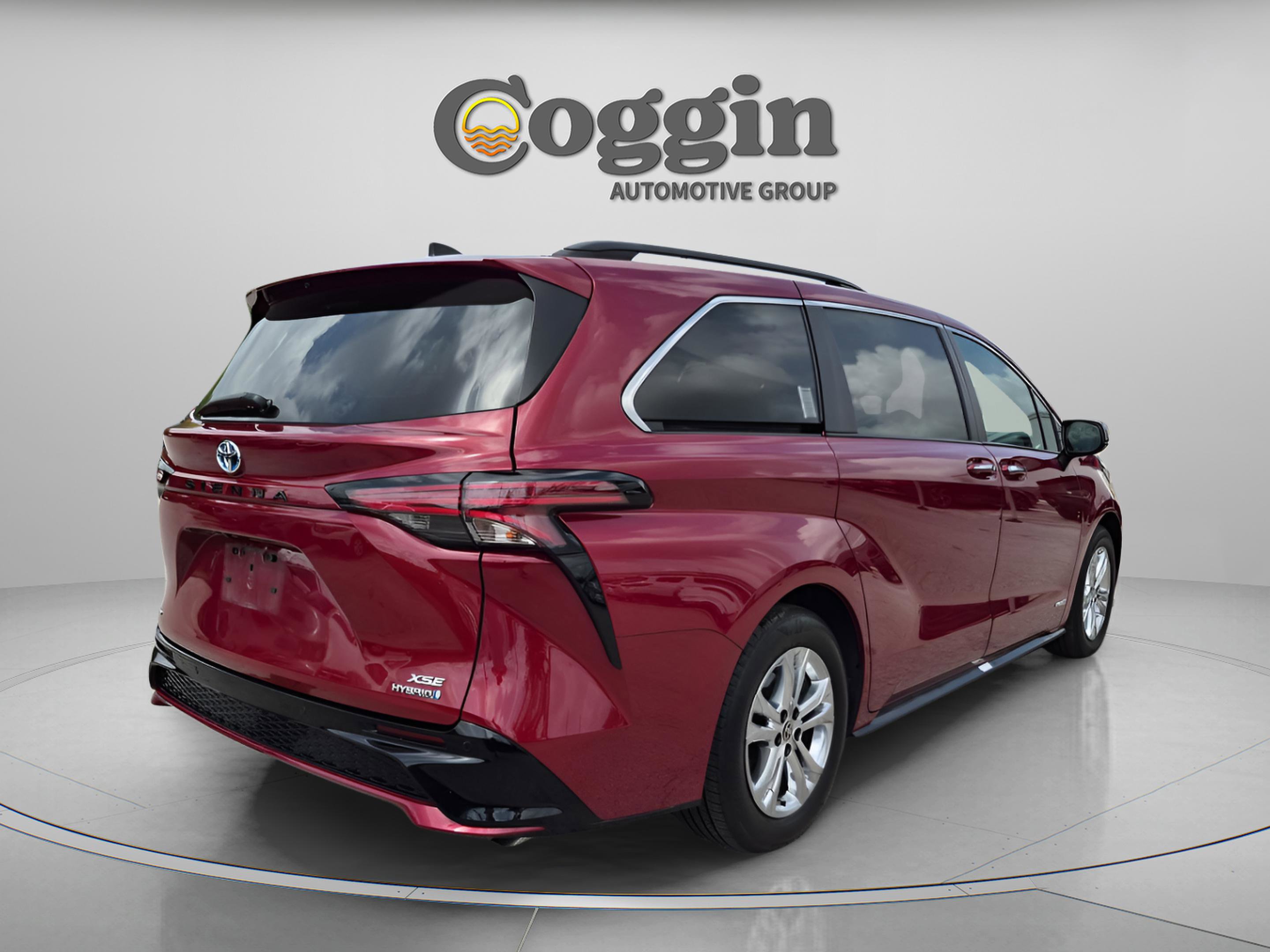 Used 2021 Toyota Sienna XSE AWD/4WD image 6