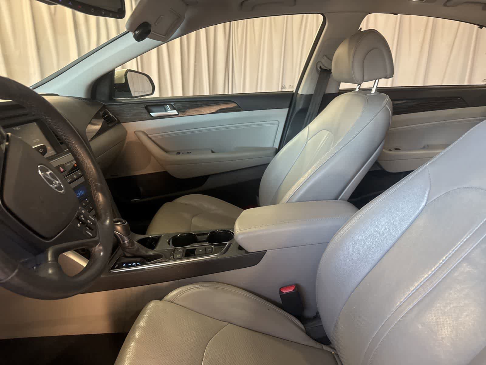 Used 2015 Hyundai Sonata Limited w/ Option Group 06 FWD image 21