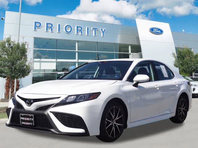 Used 2024 Toyota Camry SE FWD image 1