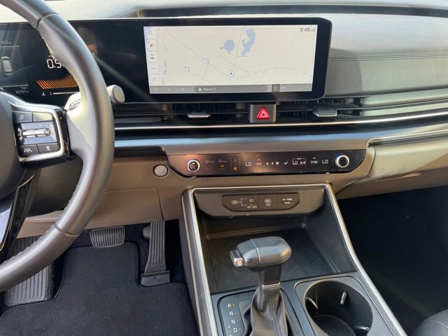 Used 2025 Kia Carnival FWD image 22