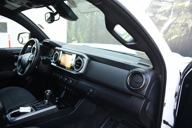 Certified 2019 Toyota Tacoma TRD Off-Road AWD/4WD image 24