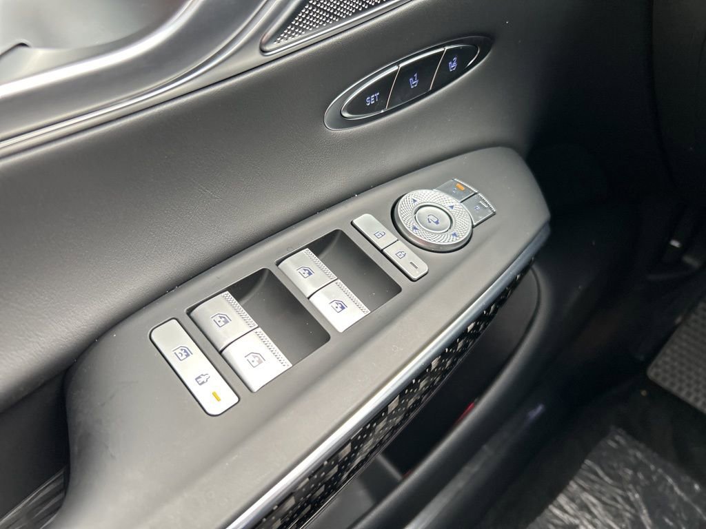 Certified 2025 Genesis GV70 3.5T Sport w/ Sport Prestige Package image 19