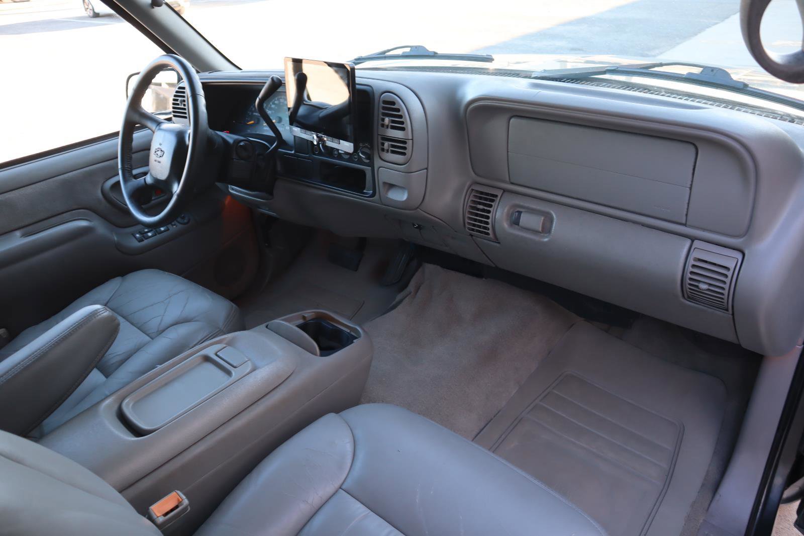 Used 1999 Chevrolet Suburban 2WD w/ Preferred Equipment Group 3 image 14