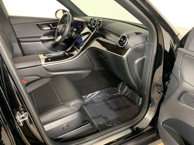 Used 2025 Mercedes-Benz GLC 300 4MATIC image 37
