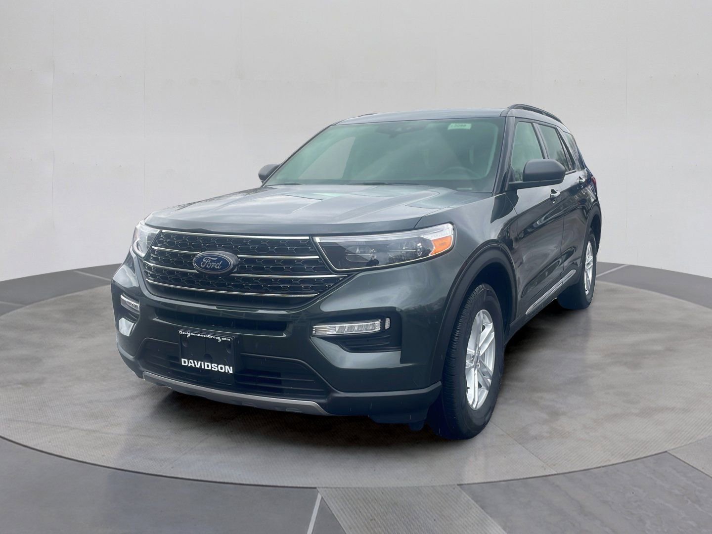Used 2024 Ford Explorer XLT w/ Equipment Group 202A AWD/4WD image 1