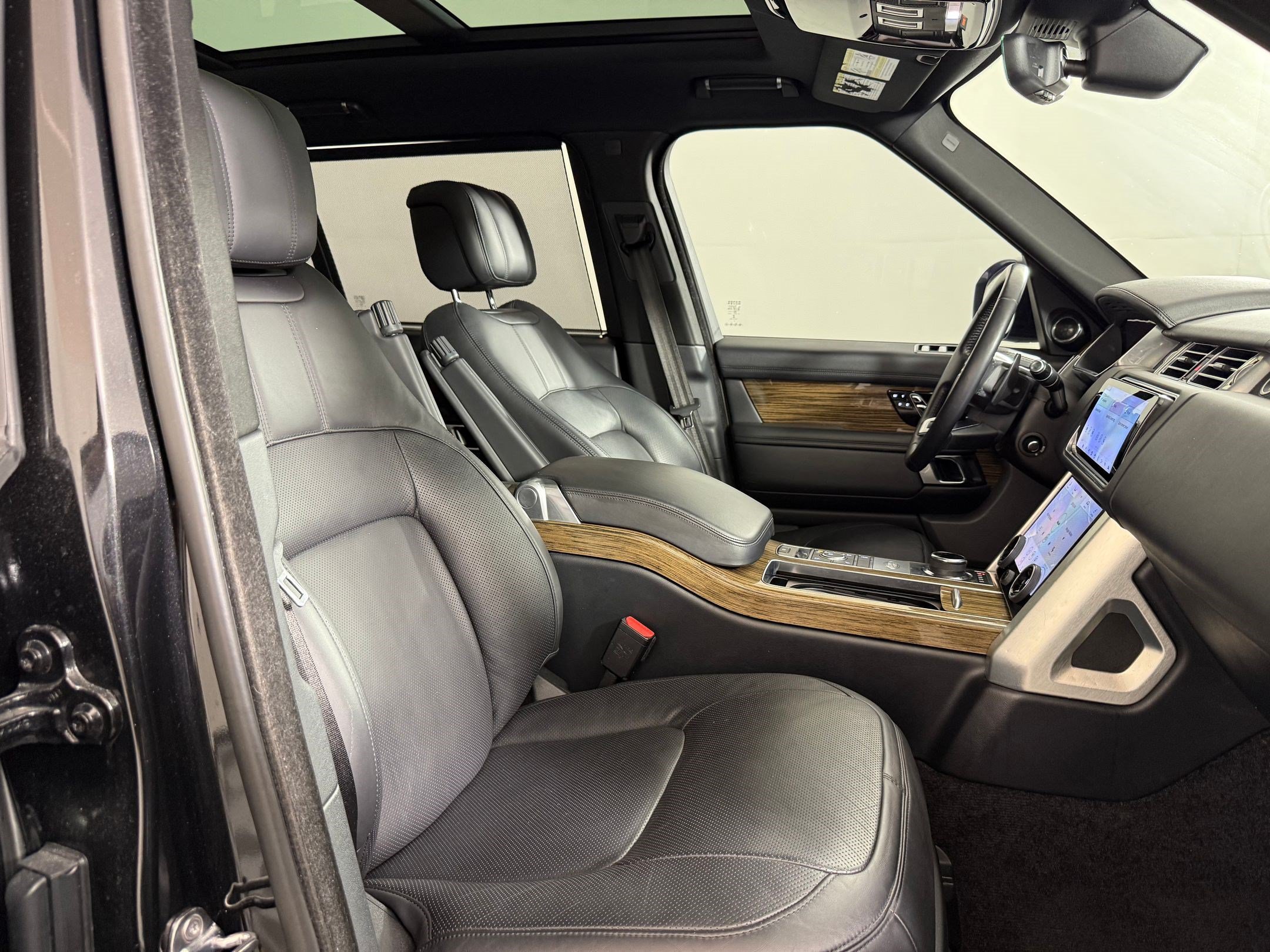 Used 2019 Land Rover Range Rover Long Wheelbase Supercharged AWD/4WD image 25