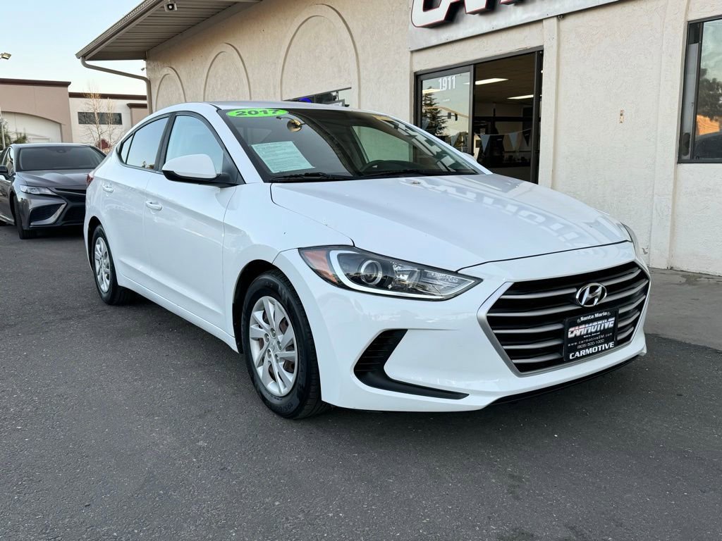 Used 2017 Hyundai Elantra SE image 1