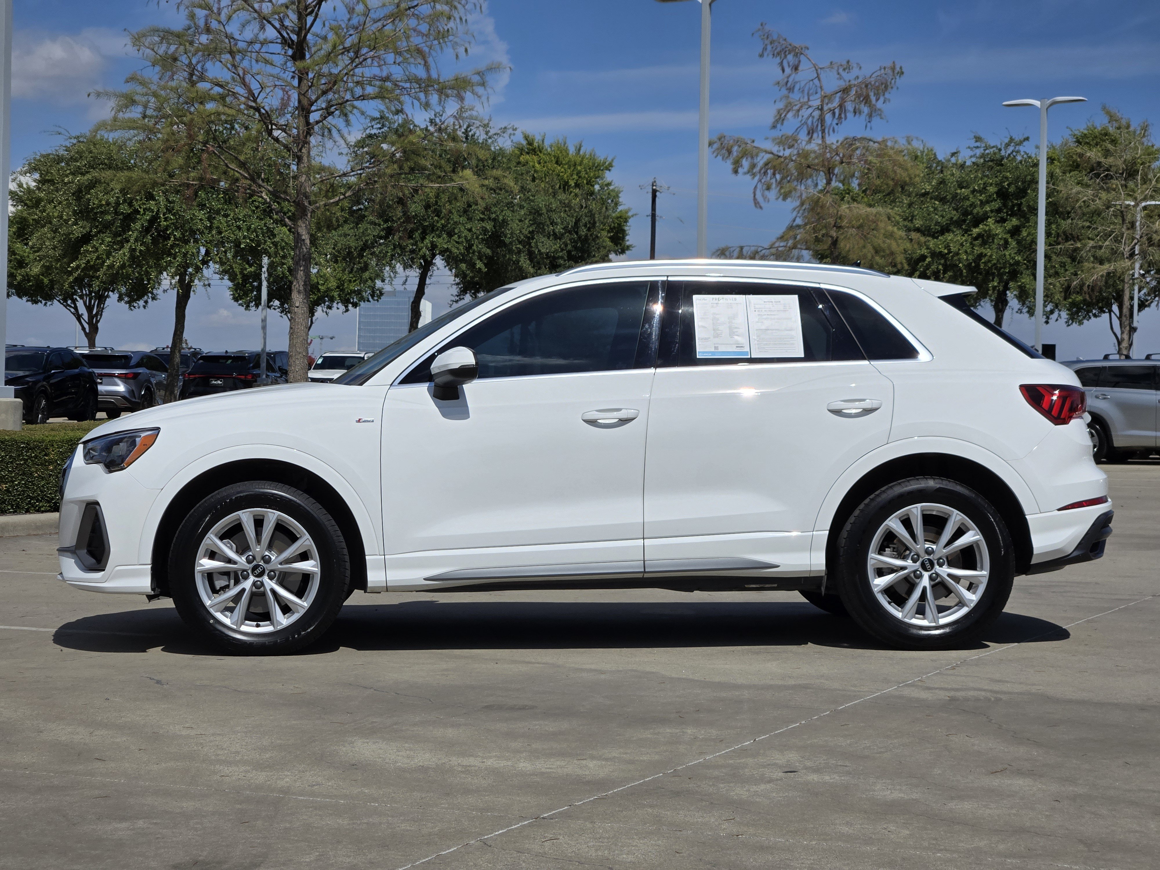 Used 2022 Audi Q3 2.0T Premium AWD/4WD image 2