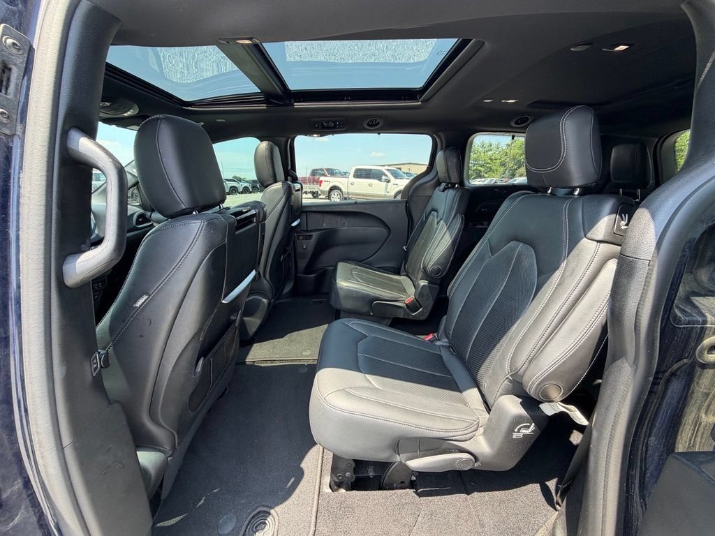 Used 2018 Chrysler Pacifica Touring-L Plus w/ Advanced Safetytec Group FWD image 4