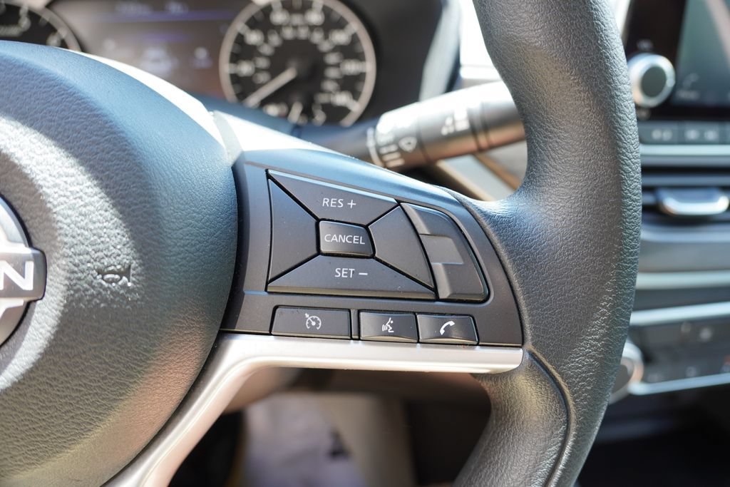 Used 2025 Nissan Altima 2.5 SV FWD image 27