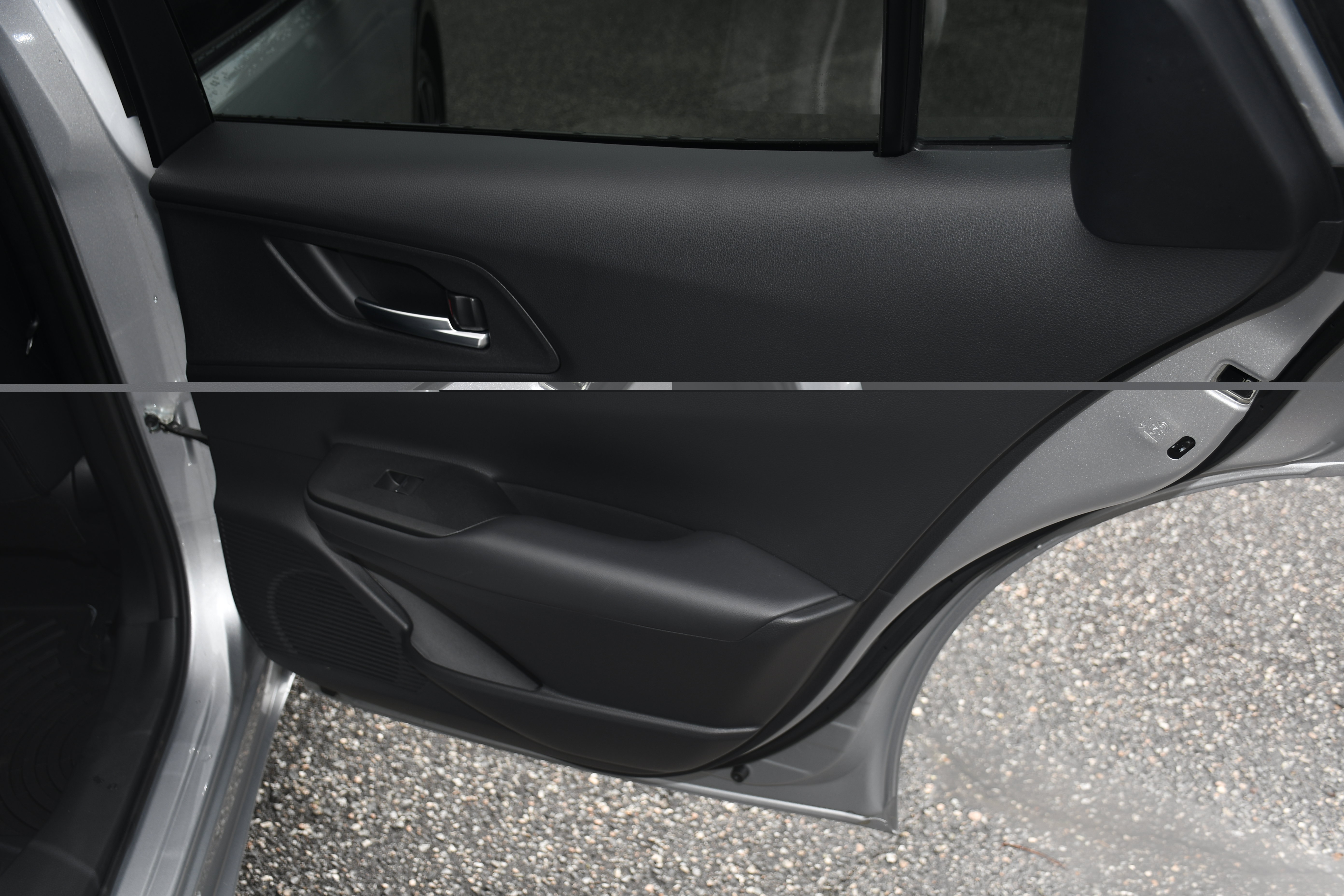 Certified 2025 Toyota Prius Plug-In Hybrid FWD image 21