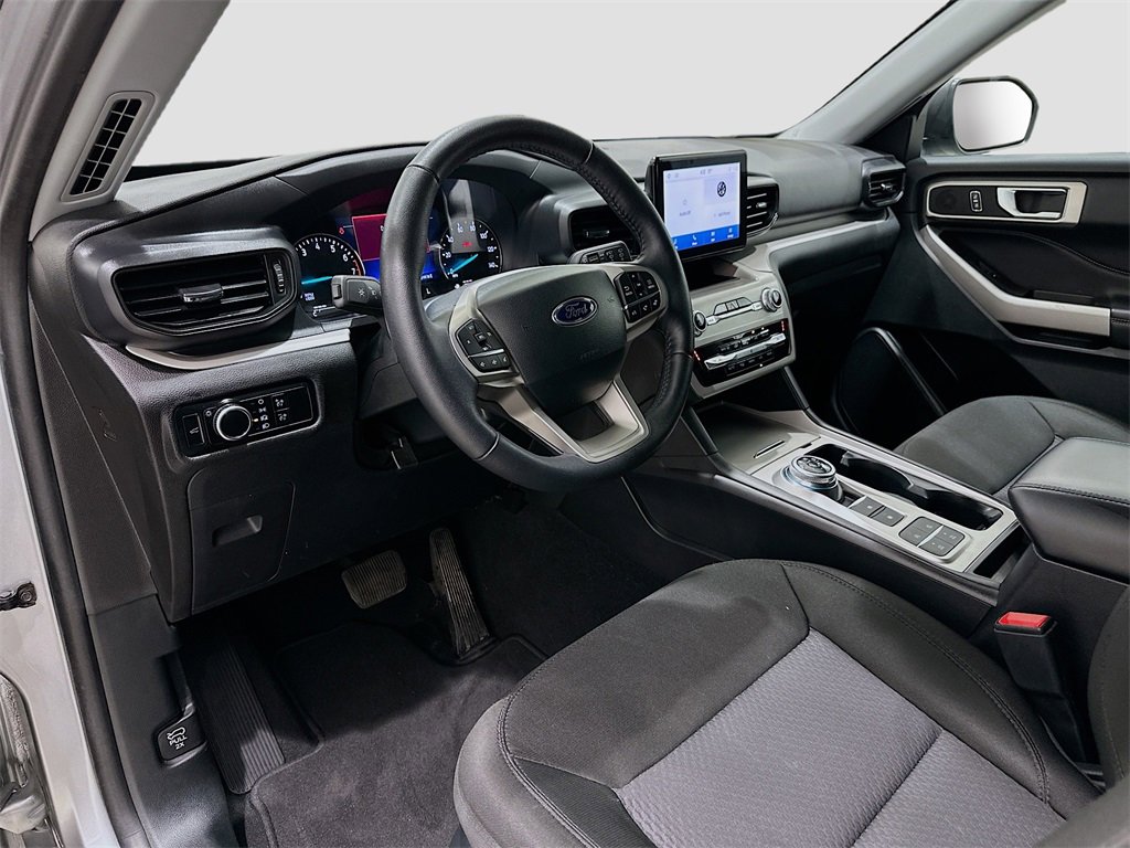 Used 2024 Ford Explorer XLT image 9