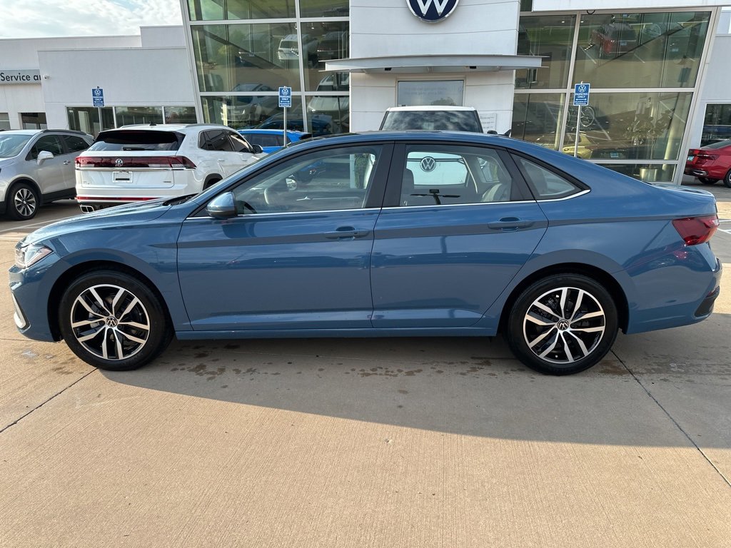New 2025 Volkswagen Jetta SE image 2