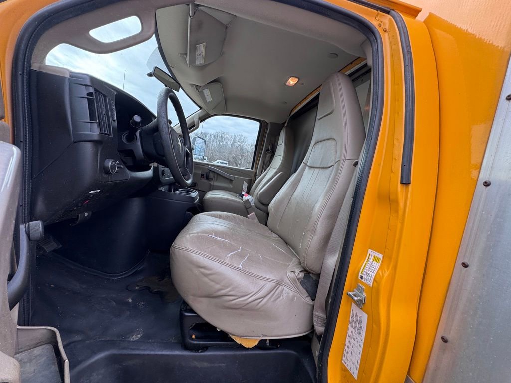 Used 2016 Chevrolet Express 3500 RWD image 8