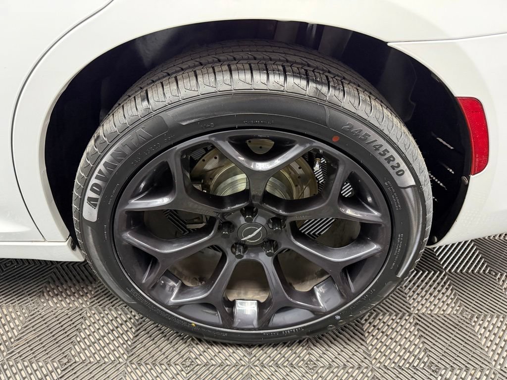 Used 2019 Chrysler 300 Touring w/ Sport Appearance Package RWD image 20