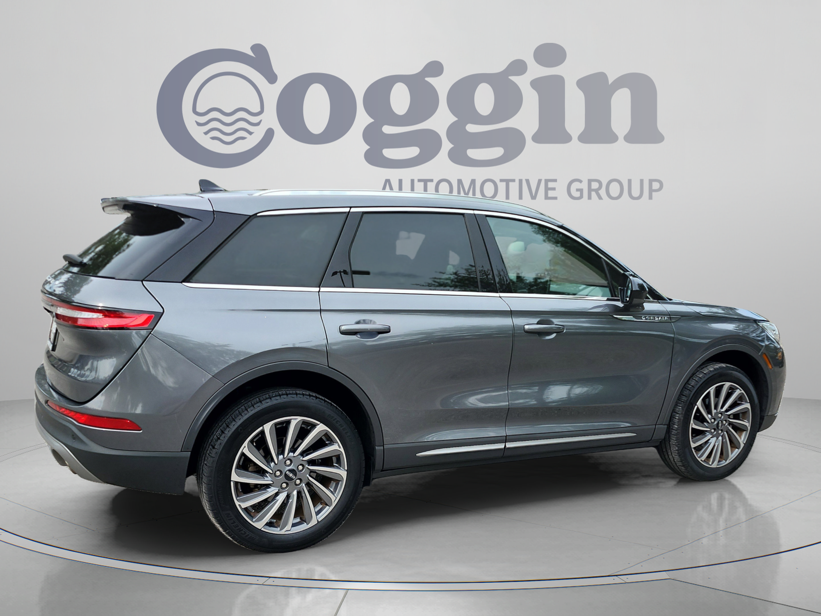 Used 2023 Lincoln Corsair Reserve FWD image 4