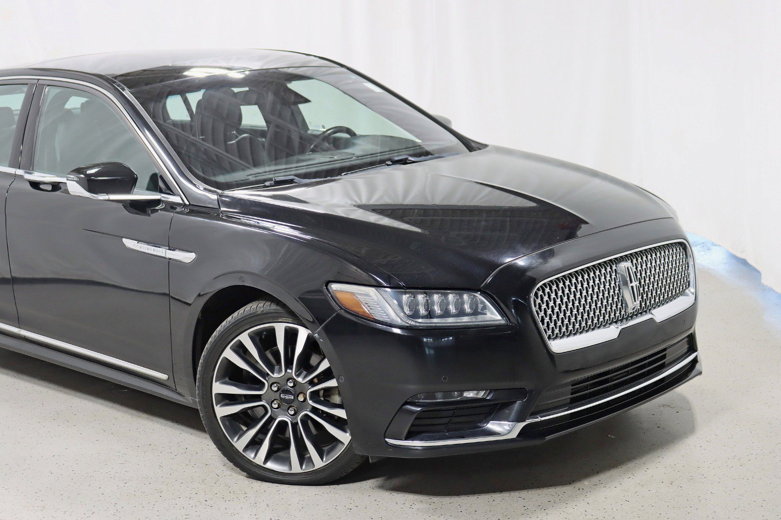 Used 2017 Lincoln Continental Reserve w/ Luxury Package AWD/4WD image 2