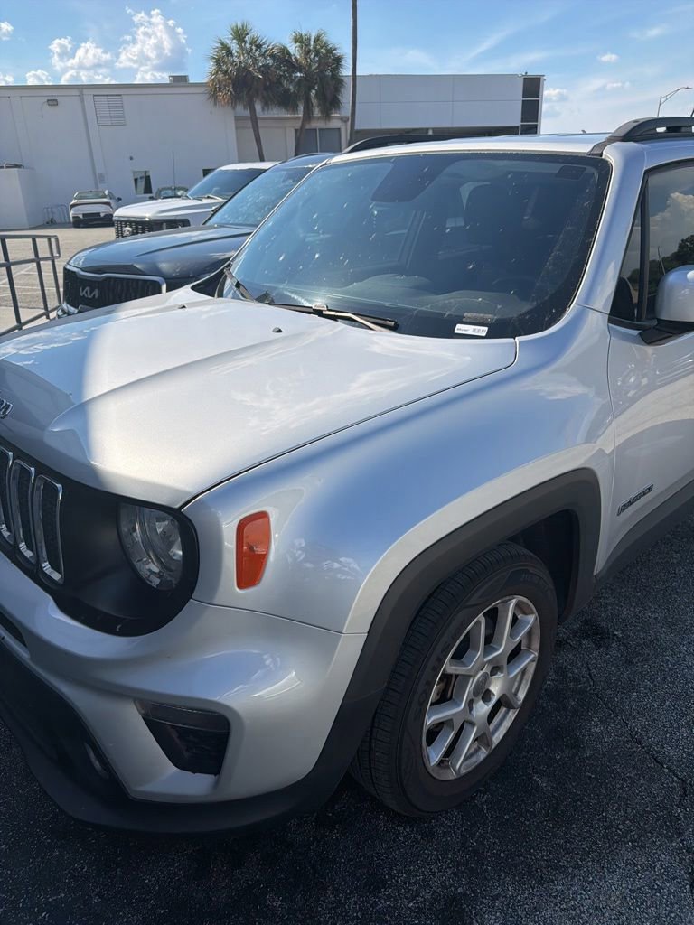 Used 2019 Jeep Renegade Latitude FWD image 3